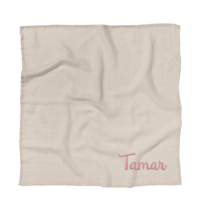 מארז מתנה ליולדת חיתול + מדבקות שם + מגנט תאריך פתיחה - שנהב בנות - מטרנה