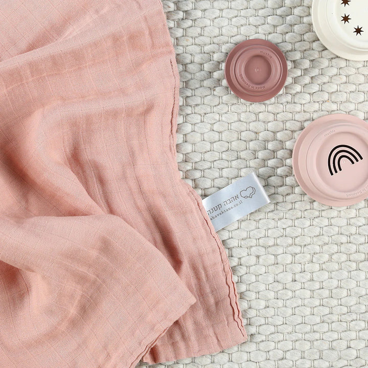 מארז מתנה ליולדת שמיכה + מדבקות שם + מגנט תאריך פתיחה - בלאש - מטרנה